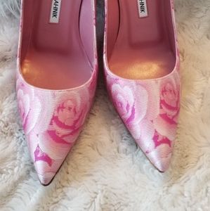 New gorgeous floral BB pumps by Manolo Blahnik